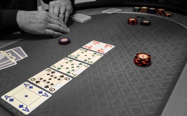 gambling-table-chips-poker-76865-e1534895261684.jpeg